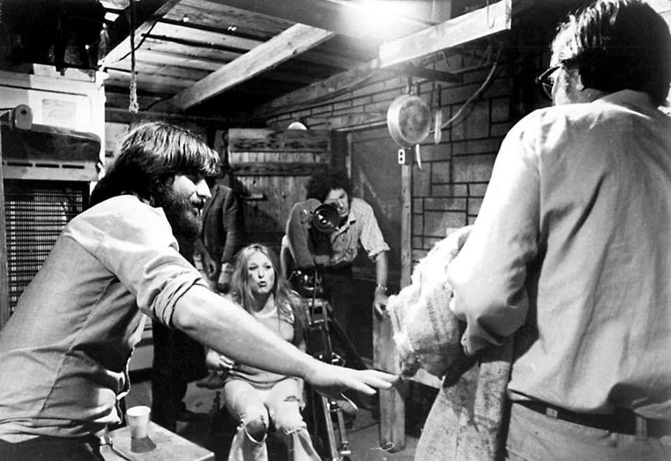 Tobe Hooper sul set di Non aprite quella porta