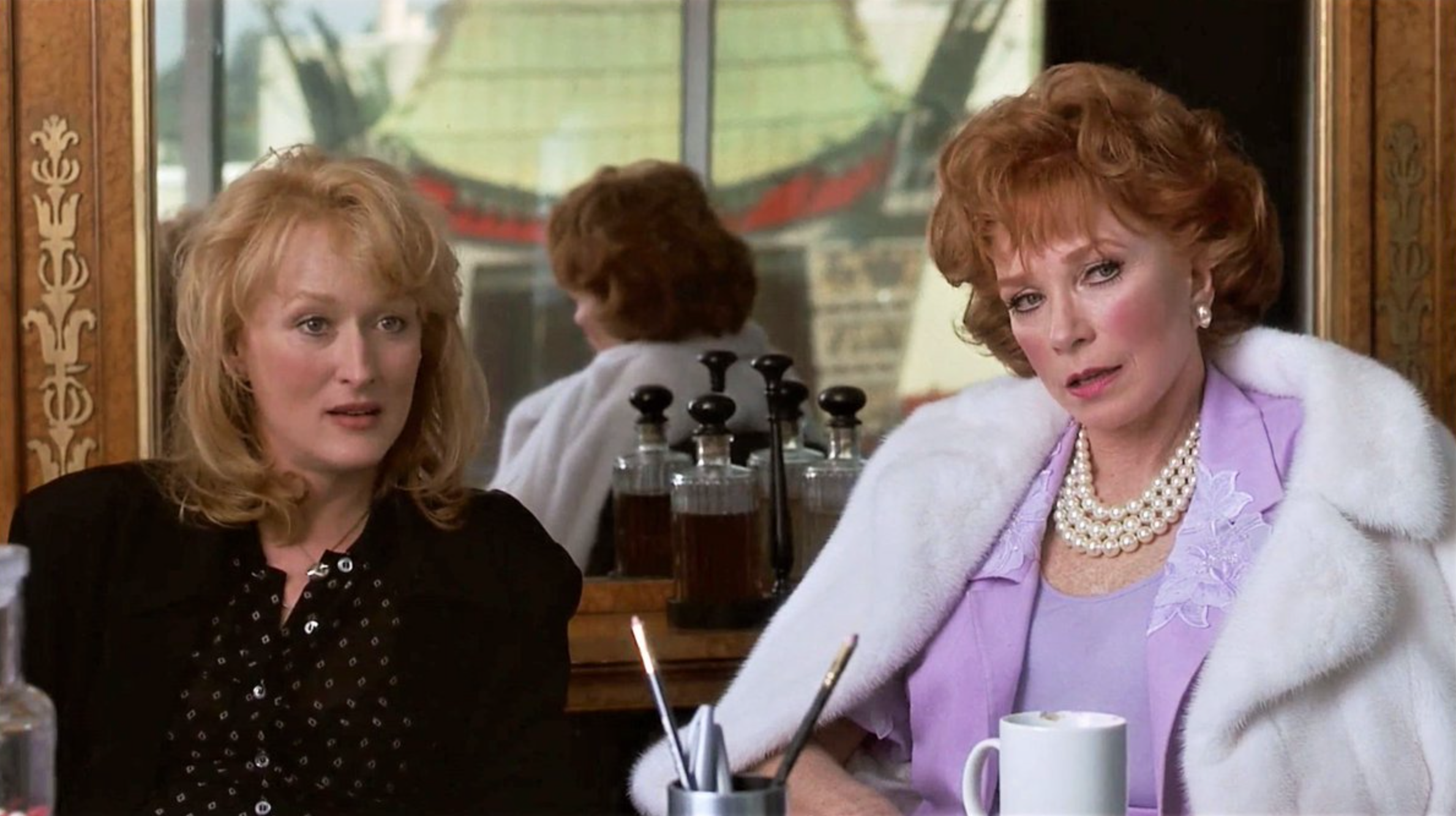 Shirley MacLaine e Meryl Streep in Cartoline dall'inferno.