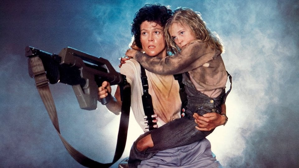 Sigourney Weaver e Carrie Henn in Aliens - Scontro finale. 