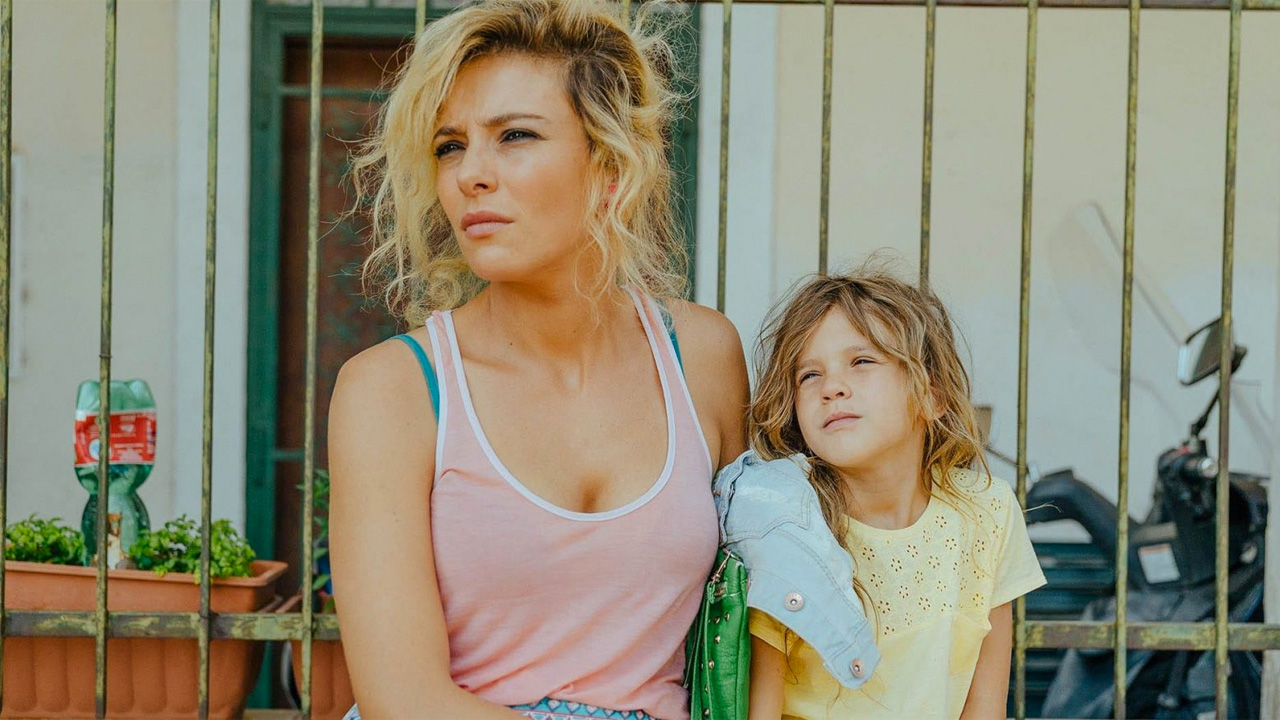 Jasmine Trinca e Nicole Centanni in Fortunata.