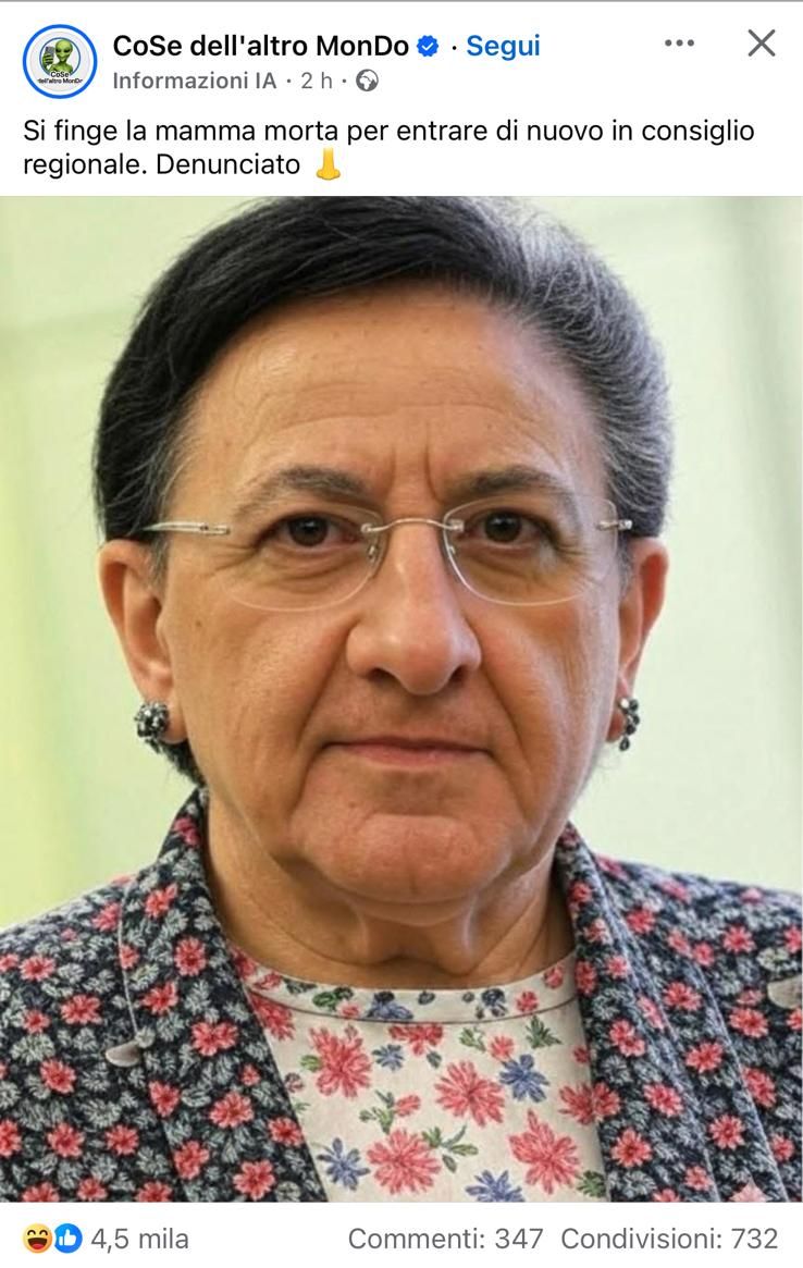 Vincenzo De Luca travestito da signora anziana in un post sui social