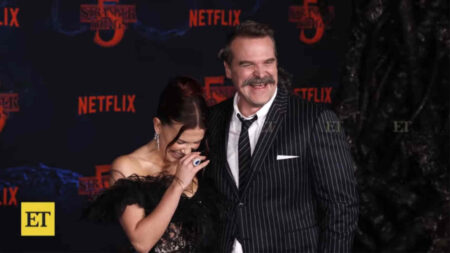 Fra Millie Bobby Brown e David Harbour “è tutto risolto”? – le ultime rivelazioni! Millie Bobby Brown e David Harbour alla premiere di Stranger Things 5