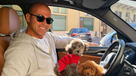 Stefano Bettarini con i suoi cani