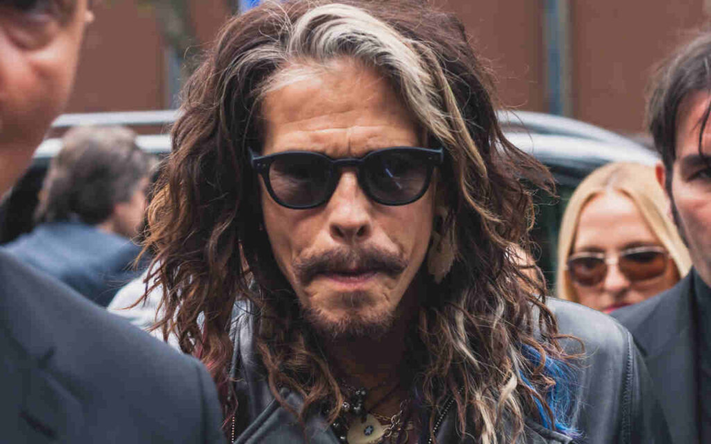 Steven Tyler denuncia il Comune di Cotronei, in Calabria: inchiesta per truffa da 120 mila euro Steven Tyler