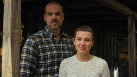 David Harbour e Millie Bobby Brown in Stranger Things
