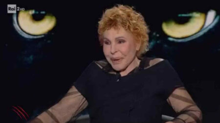 La verità sui ritocchi di Ornella Vanoni e su quella cicatrice sul collo che fece sparire Ornella Vanoni a Belve