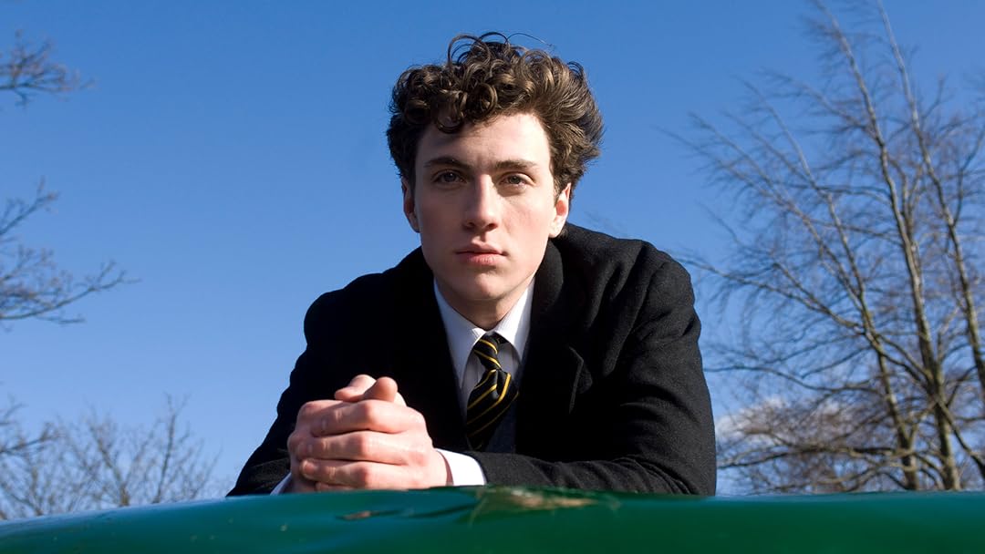 Aaron Taylor-Johnson in una scena del film Nowhere Boy.
