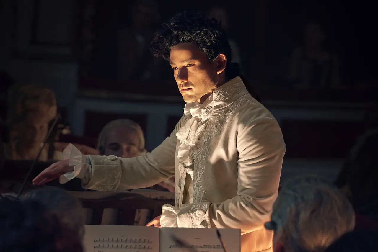   <img src="https://cinemaserietv.it/wp-content/uploads/2025/12/MV5BYjllY2MyNTQtOThlOC00OTc0LWE5YzMtNmJlY2U4YzczMDJhXkEyXkFqcGdeQVRoaXJkUGFydHlJbmdlc3Rpb25Xb3JrZmxvdw@@._V1_.jpg" alt="Una scena di Amadeus (fonte: Sky)" width="1536" height="864" class="size-full wp-image-167362" /> Una scena di Amadeus (fonte: Sky)