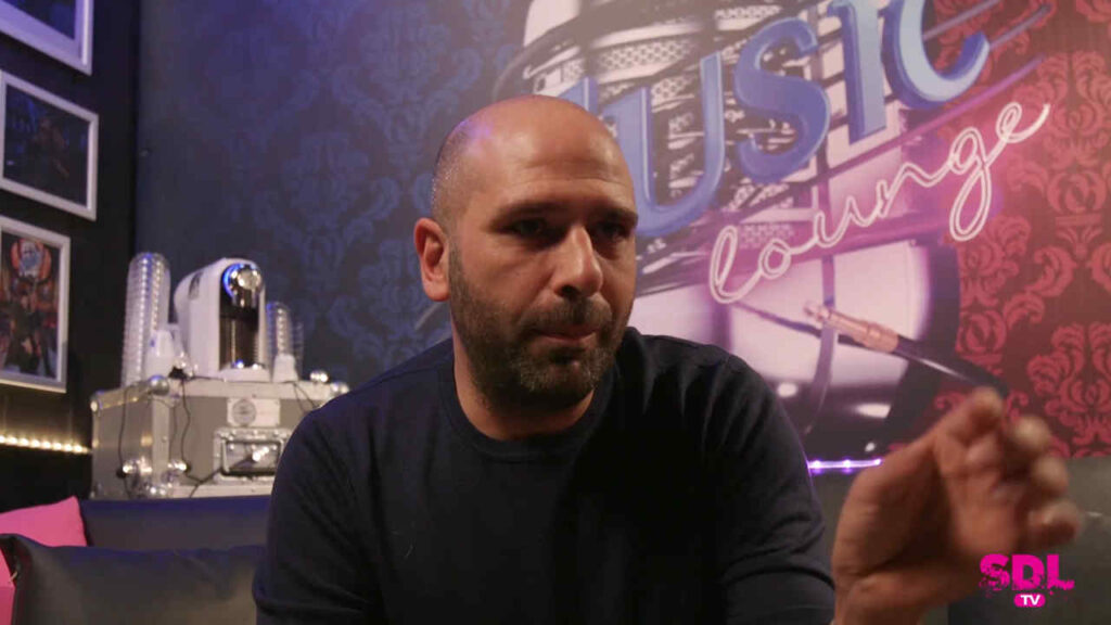 Checco Zalone licenzia l’ex compagna dalla sua società: ricavi crollati da 4,3 milioni a 327mila euro Checco Zalone