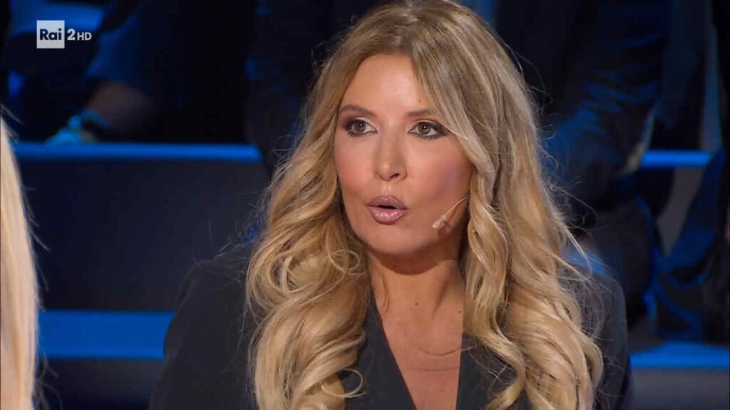 Selvaggia Lucarelli querela Adinolfi: la frase shock dopo l’articolo su Corona Selvaggia Lucarelli