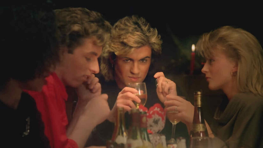 Dopo 41 anni, Last Christmas batte Mariah Carey: è la canzone numero uno al mondo Un'immagine dal video di Last Christmas degli Wham!