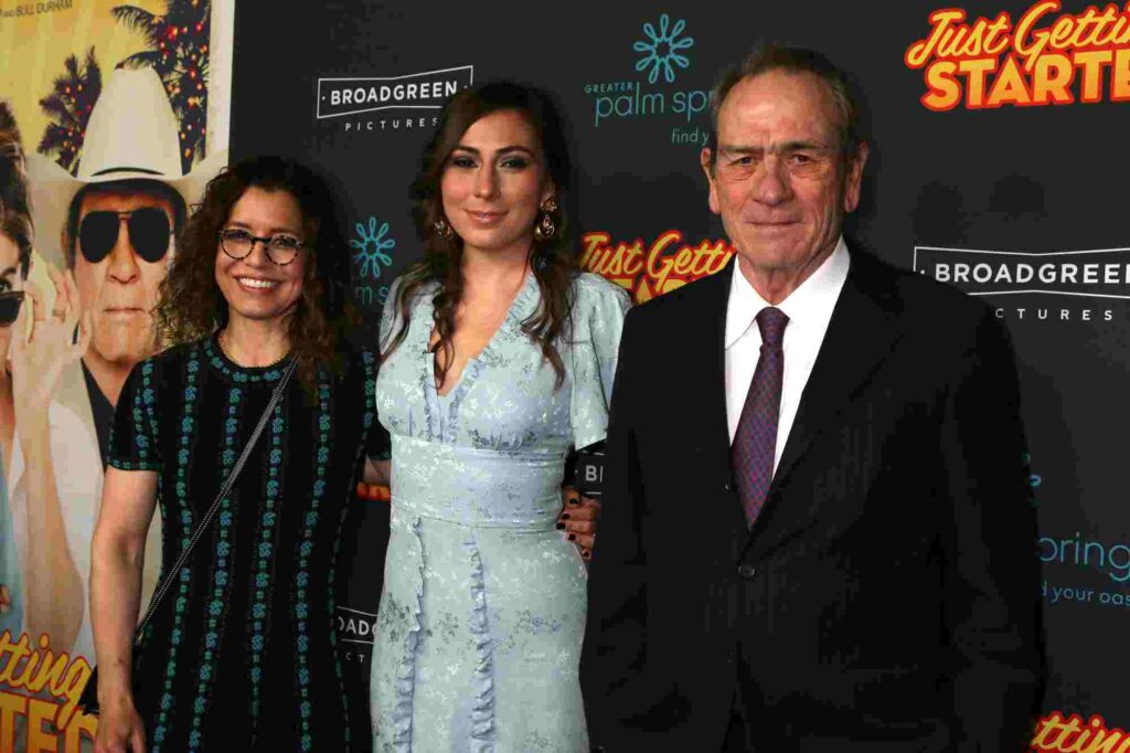 Dawn Laurel-Jones, Victoria Jones, Tommy Lee Jones (da sx a dx) at the "Just Getting Started" Premiere, ArcLight, Hollywood, CA 12-07-17