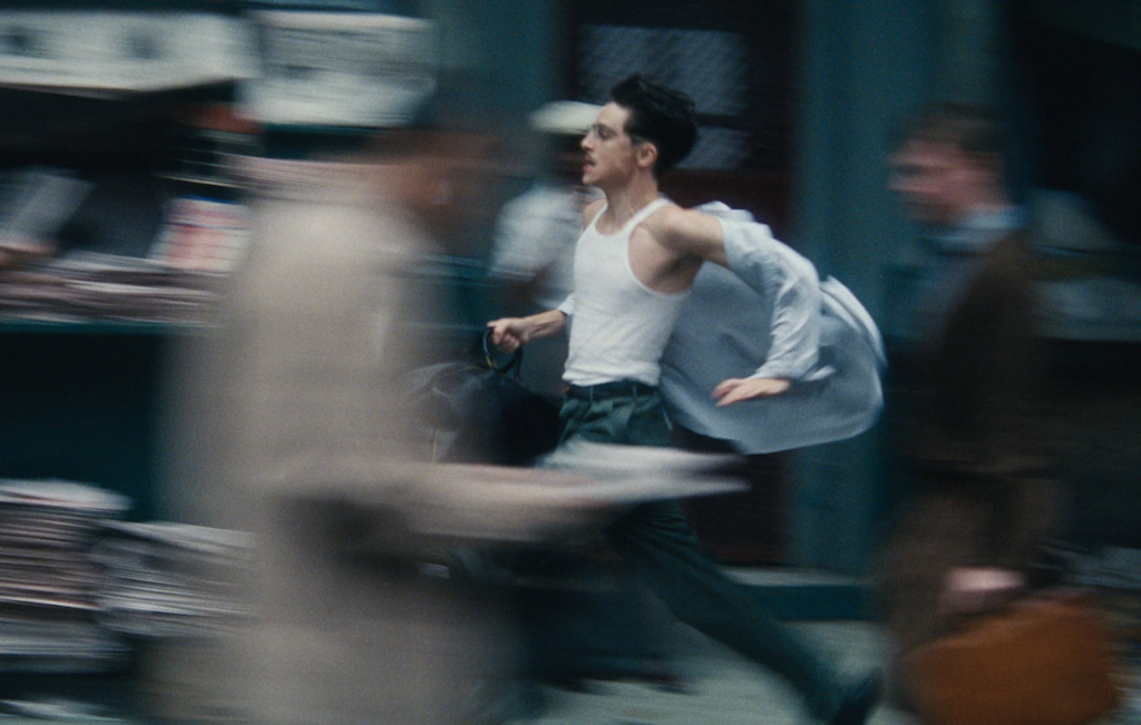 Una scena di Marty Supreme.