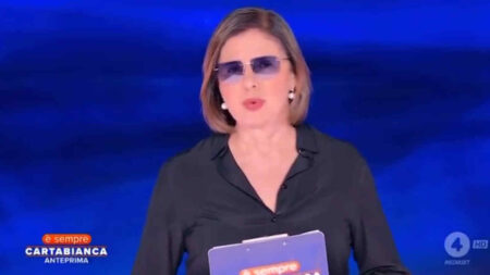 Bianca Berlinguer con gli occhiali da sole a Cartabianca