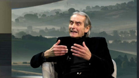 È morto Carlo Cecchi: trovato senza vita in casa il maestro del teatro italiano Carlo Cecchi