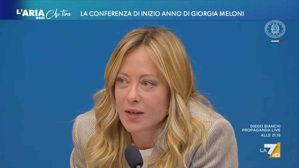Giorgia Meloni alla conferenza di inizio 2026