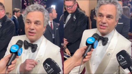 “ICE Out” ai Golden Globes 2026: il messaggio politico nascosto nelle spille indossate dalle star Mark Ruffalo ai Golden Globes 2026
