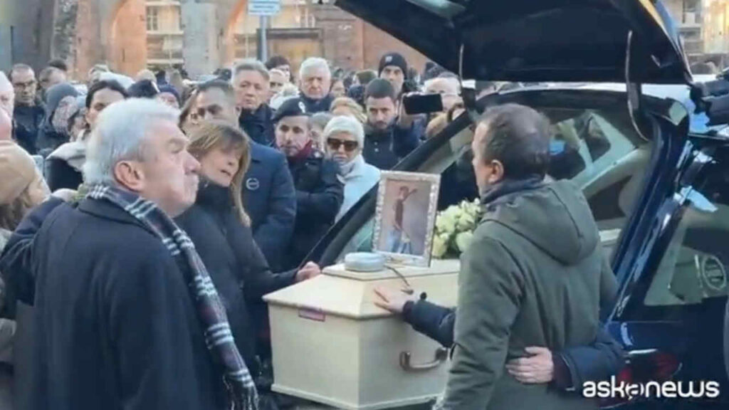 Perdutamente ai funerali di Achille Barosi