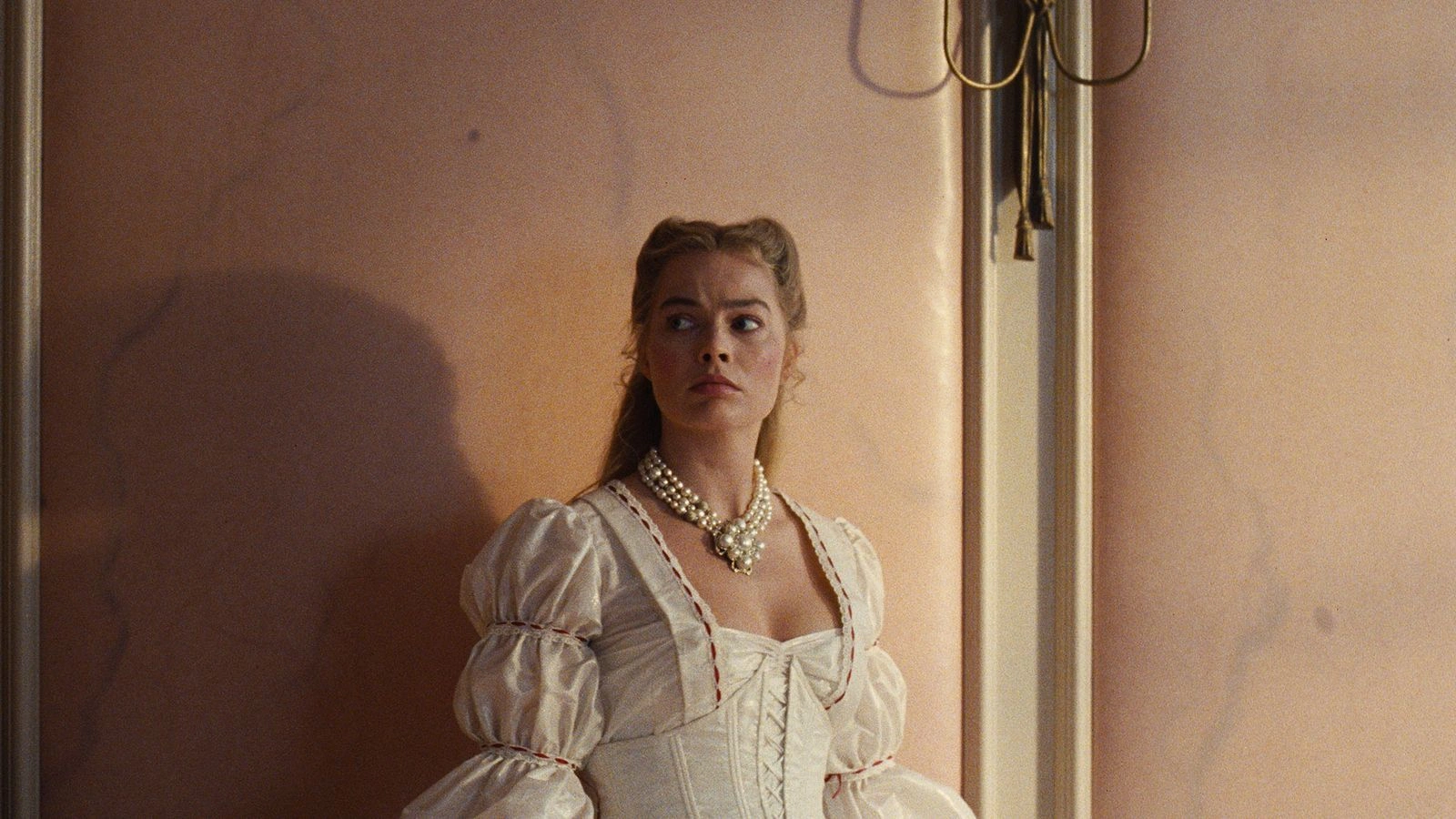 Una scena di Cime Tempestose (fonte: Warner)