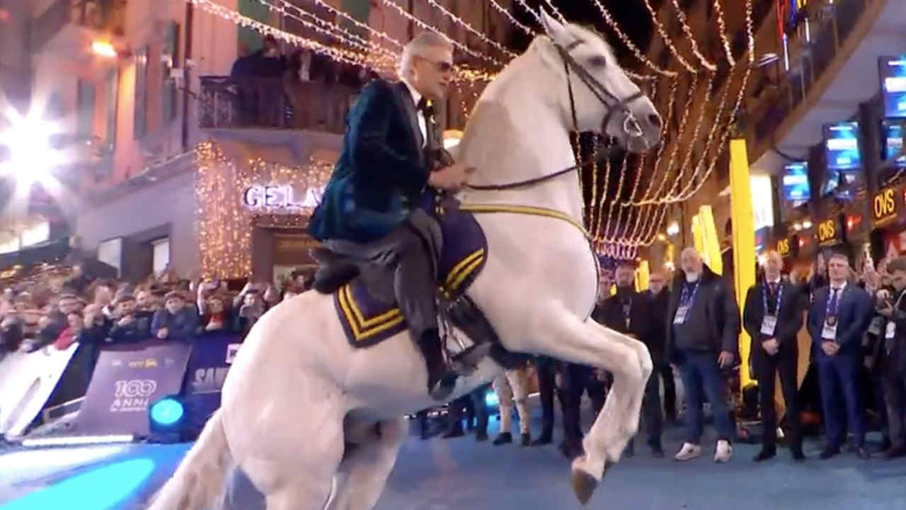 Andrea Bocelli a cavallo, Sanremo 2026
