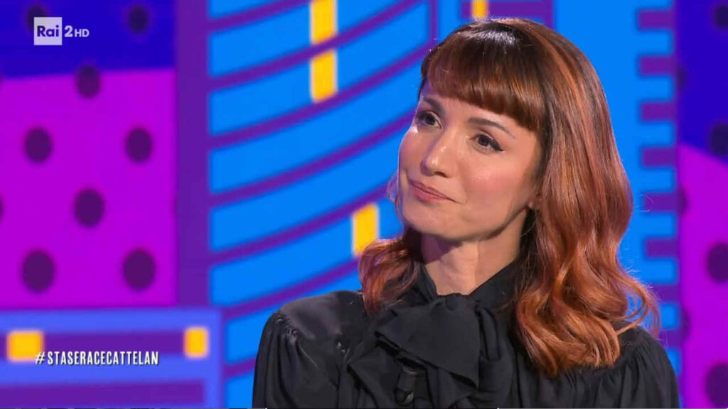 “Un cantante famoso ci insultò”: Andrea Delogu racconta il retroscena più sgradevole di Sanremo Andrea Delogu