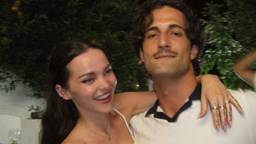 Dove Cameron: “Ho paura del telefono da quando mi hanno detto del suicidio di mio padre” Damiano David e Dove Cameron