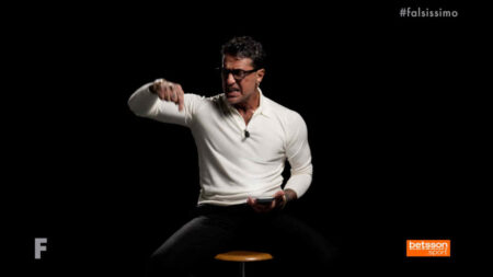 Fabrizio Corona nell'episodio 21 di Falsissimo