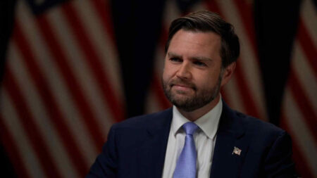 Vance in Italia con un aereo pieno di cibo dagli USA? Facciamo chiarezza su cosa è successo davvero JD Vance