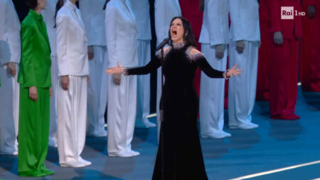 Vasco Rossi difende Laura Pausini dopo l’Inno alle Olimpiadi: “Impeccabile, andate a farvi…” Laura Pausini canta l'inno nazionale alle Olimpiadi di Milano Cortina 2026