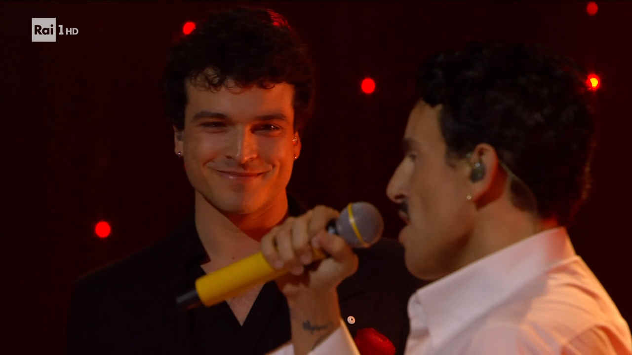 Leo Gassmann a Sanremo 2026 - serata delle cover