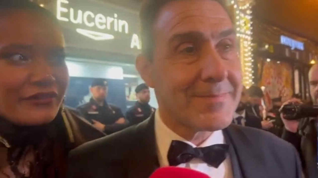 Denny Mendez e Roberto Vannacci fuori dall'Ariston a Sanremo 2026