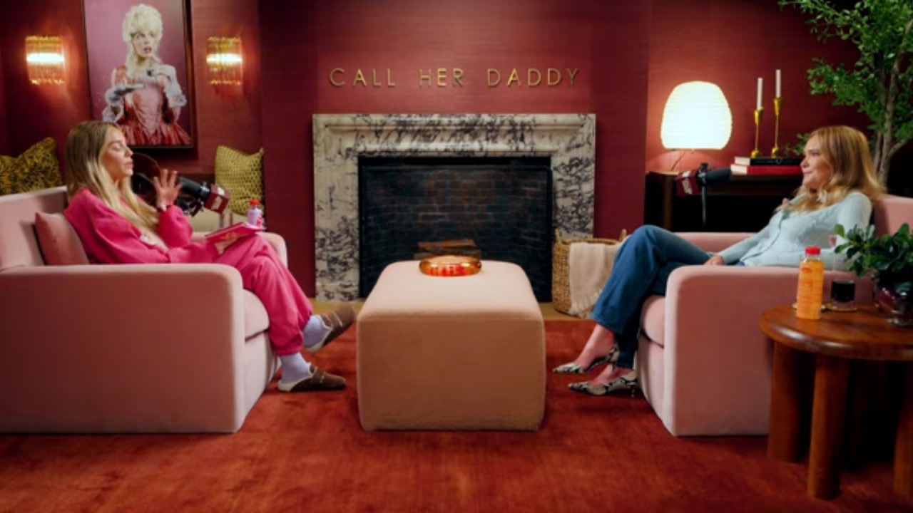 Sarah J. Maas a Call Her Daddy (fonte: Youtube)