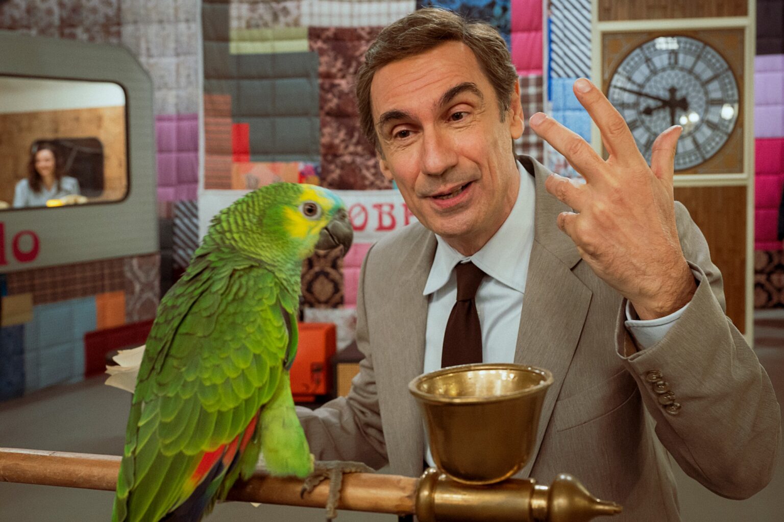 Fabrizio Gifuni in Portobello, la serie tv su Enzo Tortora.