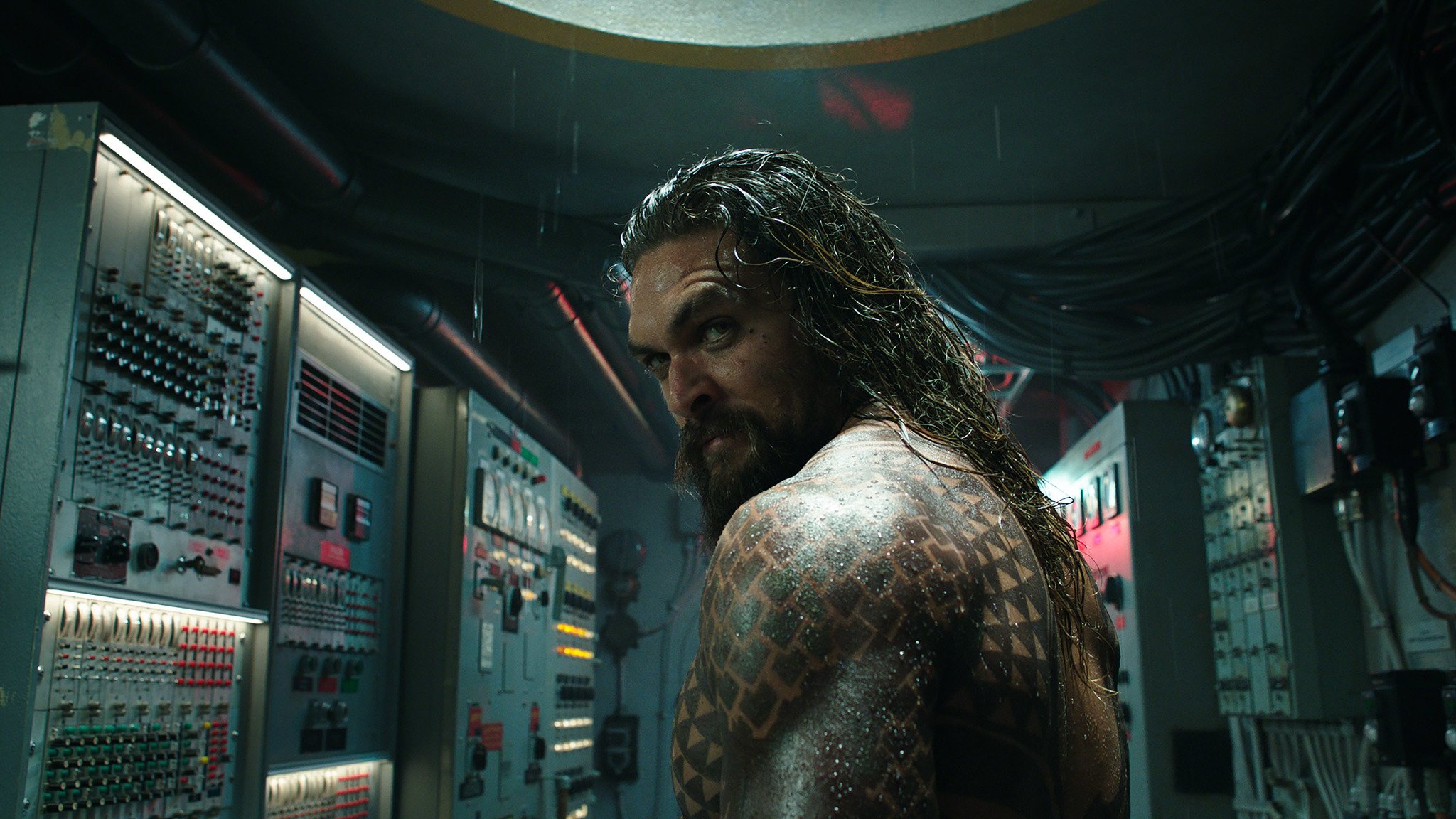 Jason Momoa in Aquaman.
