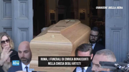 La bara di Enrica Bonaccorti ai funerali