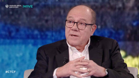 Carlo Verdone raccontato dal figlio: il “blitz” dei carabinieri a Taormina e lo scherzo su Totti: “Rimasi di sasso” Carlo Verdone