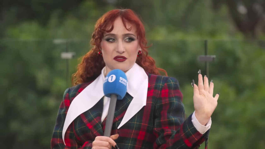 Chappell Roan replica a Jorginho: “Non era la mia security”. Poi le scuse alla bambina Chappell Roan