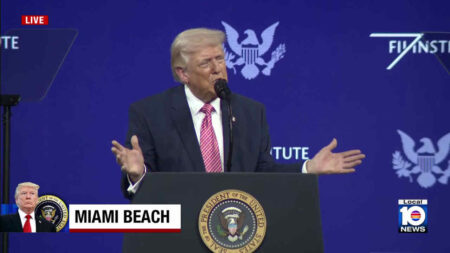 Trump spiazza la platea a Miami: “Potete chiedermi qualsiasi cosa, anche di sesso” Donald Trump a Miami