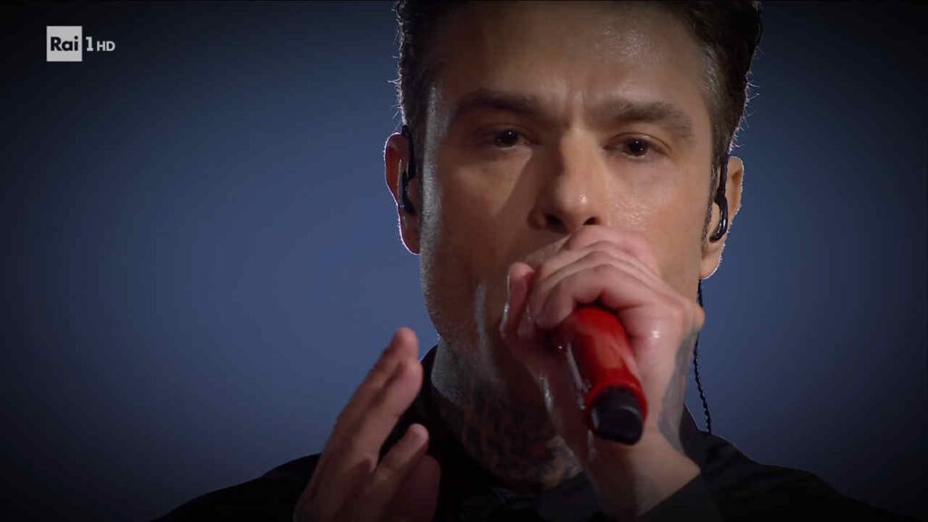 Fedez ricoverato, l’allarme arriva pochi giorni dopo la nascita del terzo figlio Edoardo Lupo Fedez a Sanremo 2026