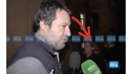 Matteo Salvini fuori dal seggio a Milano