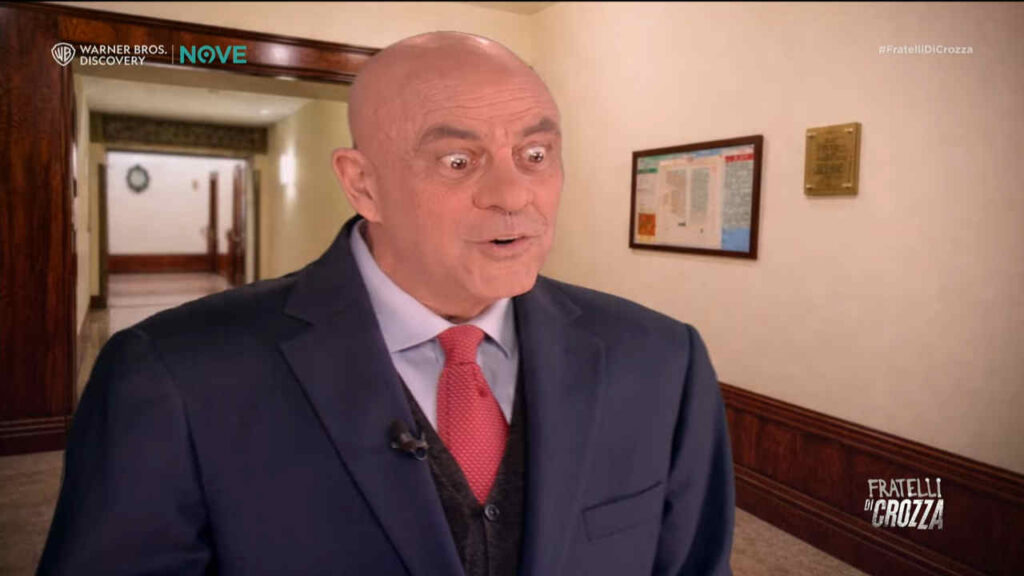 Crozza demolisce Crosetto in 3 minuti: “Se ho sbagliato come agente di viaggio chiedo scusa”: Maurizio Crozza imita Guido Crosetto