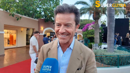 Le strane manie di Paolo Conticini: cosa mangia sempre sul set e perché veste di rosso Paolo Conticini