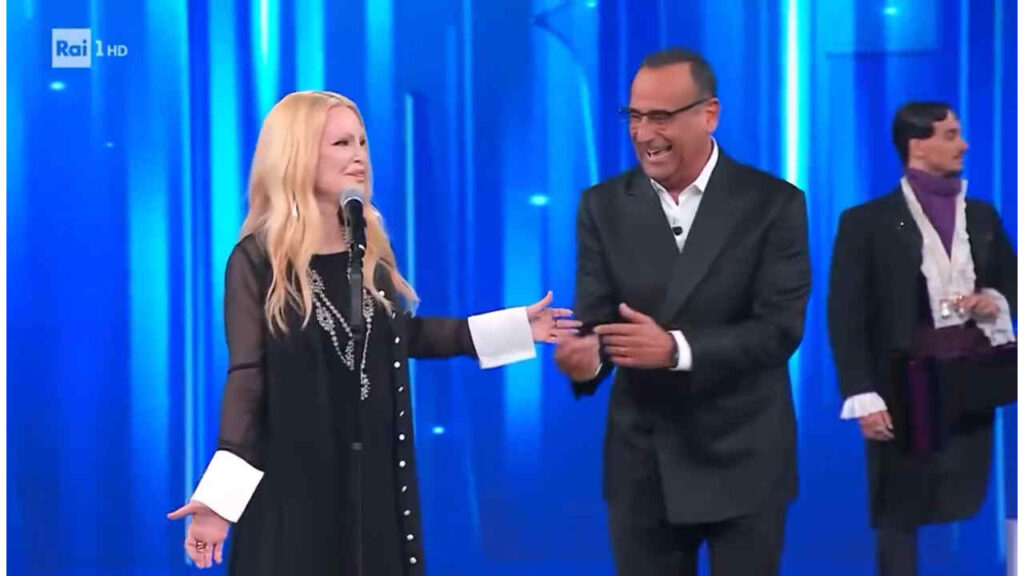 “Ma si è visto?” Patty Pravo getta il fazzoletto sporco e spiazza tutti a Sanremo Top (VIDEO) Patty Pravo e Carlo Conti a Sanremo Top
