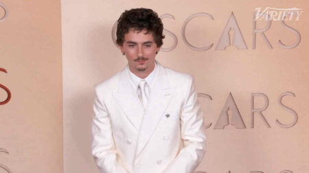 Chalamet cade davvero agli Oscar 2026? La foto virale inganna tutti: cosa c’è dietro Timothee Chalamet agli Oscar 2026