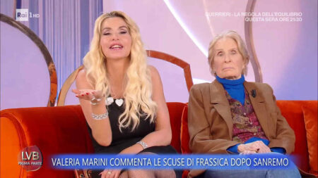 Valeria Marini e i paparazzi: il curioso episodio della “lettera dell’avvocato” in diretta tv Valeria Marini e sua madre Gianna a La volta buona