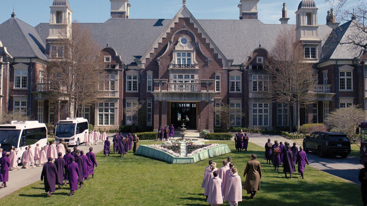 Una scena di The Testaments (fonte: Disney+)