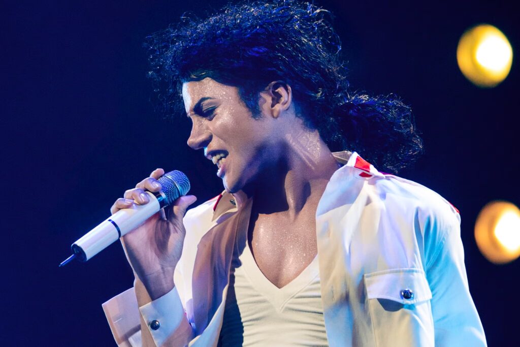 Jaafar Jackson in una scena di Michael.
