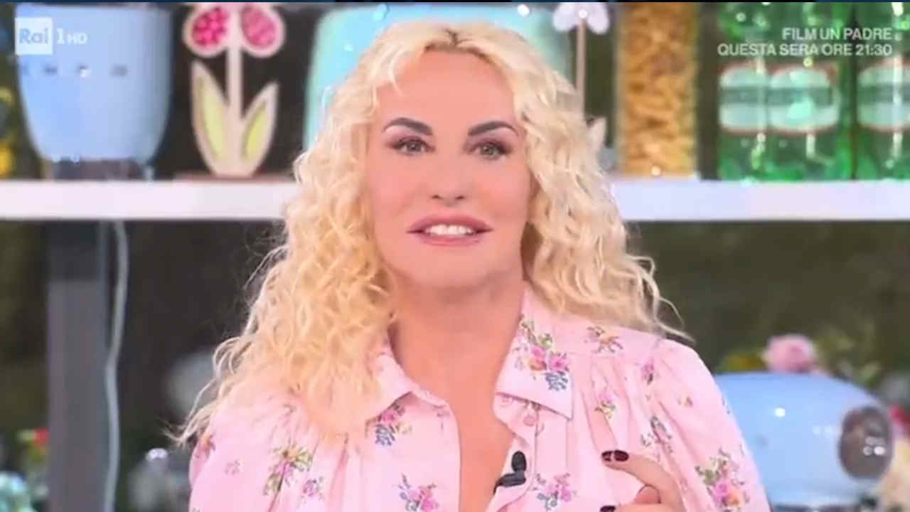 pesce d8217aprile a 200 sempre mezzogiorno lo scherzo che ha spaventato davvero la clerici video da Cinemaserietv.it pesce d8217aprile a 200 sempre mezzogiorno lo scherzo che ha spaventato davvero la clerici video