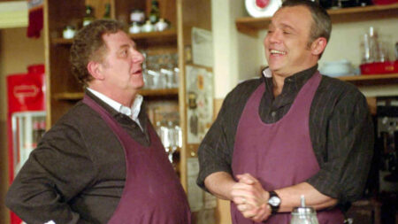 Antonello Fassari e Claudio Amendola nella fiction I Cesaroni