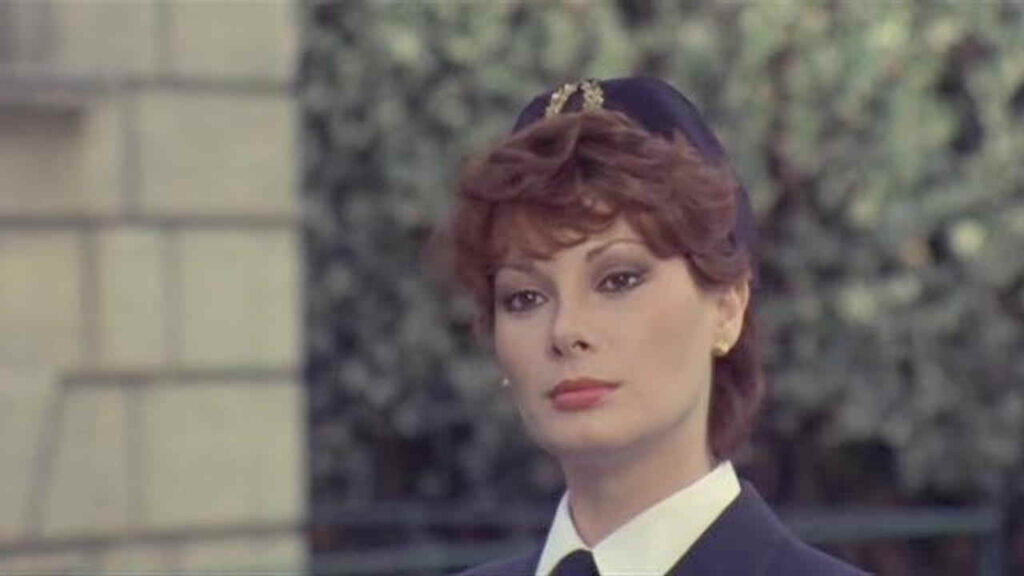 Addio a Michele Massimo Tarantini, il regista delle commedie sexy con la Fenech e Banfi Edwige Fenech in uno dei film de La poliziotta